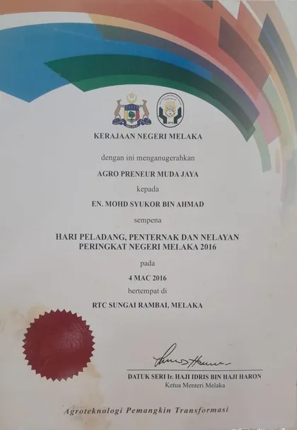 Sijil Kerajaan Negeri Melaka menganugerahkan Agro Preneur Muda Jaya kepada En. Mohd Syukor bin Ahmad.
