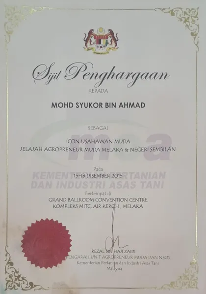 Sijil Penghargaan Kementerian Pertanian kepada Mohd Syukor bin Ahmad sebagai Icon Usahawan Muda.