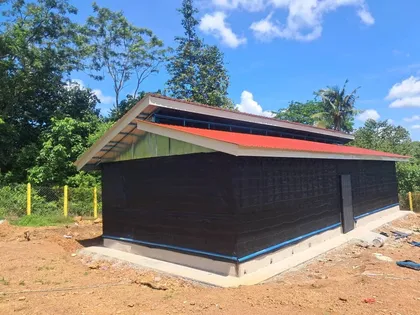 Rumah cendawan bersaiz 20 x 30 kaki yang baru siap dibina.